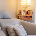 Capucineau - Excellent Location דירה