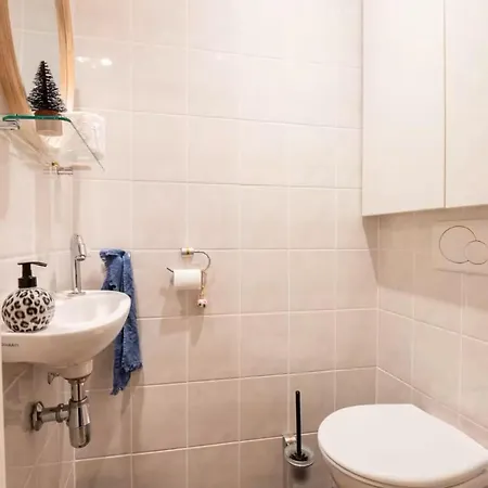 Capucineau - Excellent Location דירה